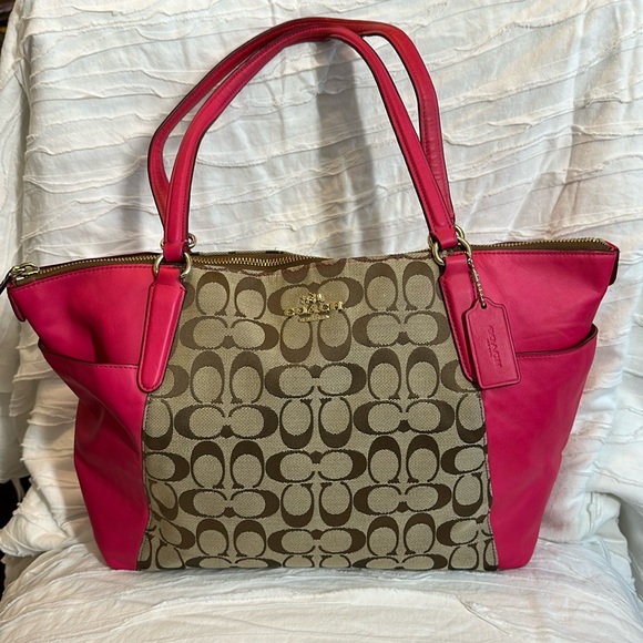 Coach Handbags - Coach Shoulder bag